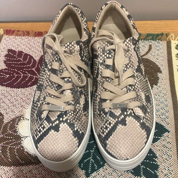 J/Slides snakeskin print low platform laced up sneakers Sz 8.5 M - Picture 2 of 12